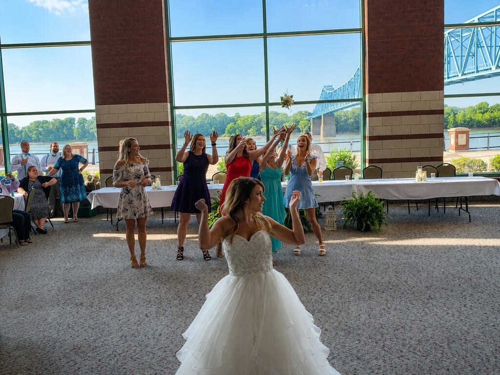 Wedding DJ Bowling Green KY 3 Owensboro KY Blue Bridge wedding bouquet toss