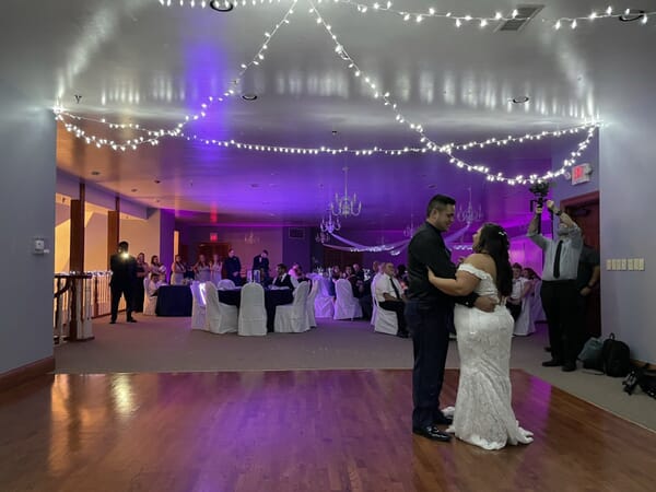 Hopkinsville Kentucky Wedding DJ 2 First dance with upwedding reception first dance lighting — Hopkinsville KY