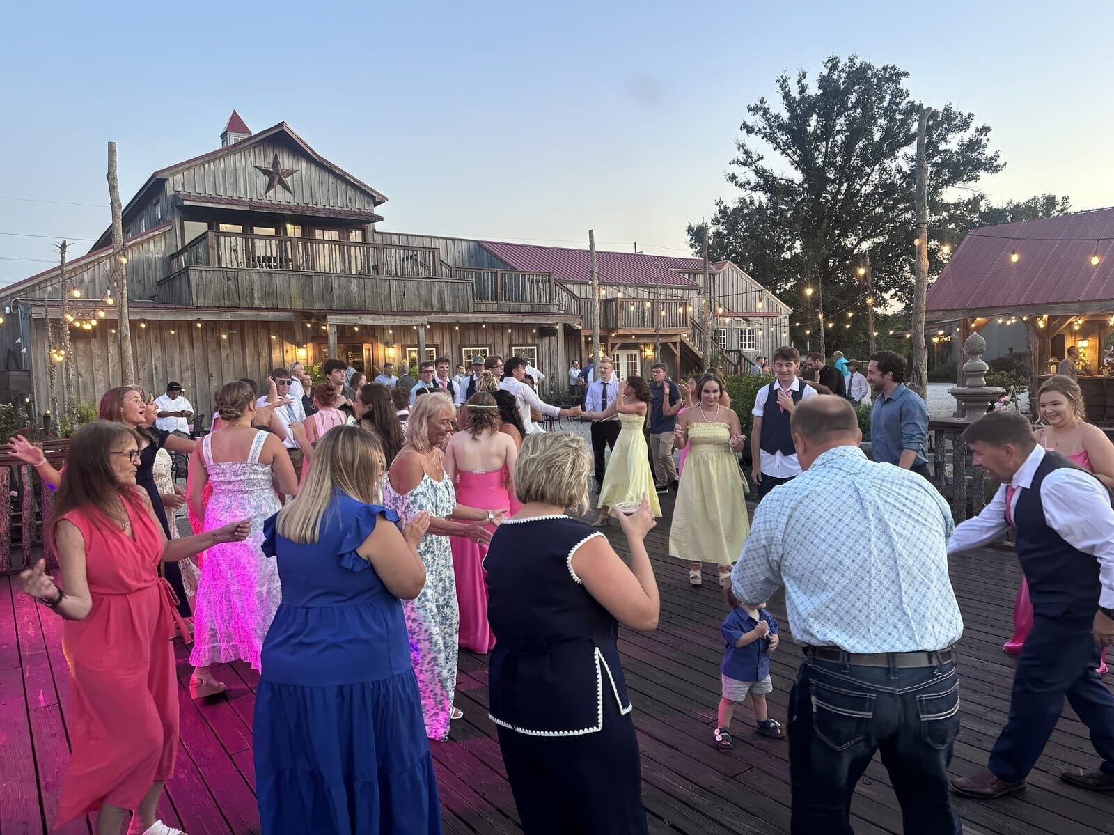 black horse barn wedding dance floor lynnville in