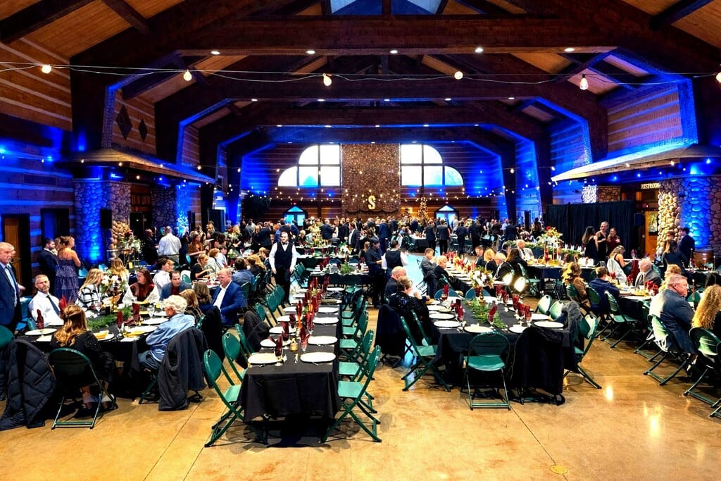 Evansville’s Premier Wedding DJ & MC 7 Blue uplighting at a Discovery Lodge wedding reception in Evansville